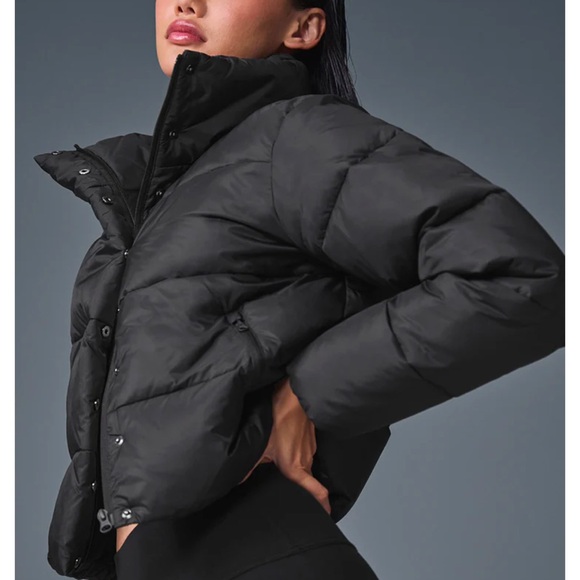 ALO YOGA GOLD RUSH PUFFER
BLACK
SIZE S
NWOT NEVER WORN - Picture 5 of 14